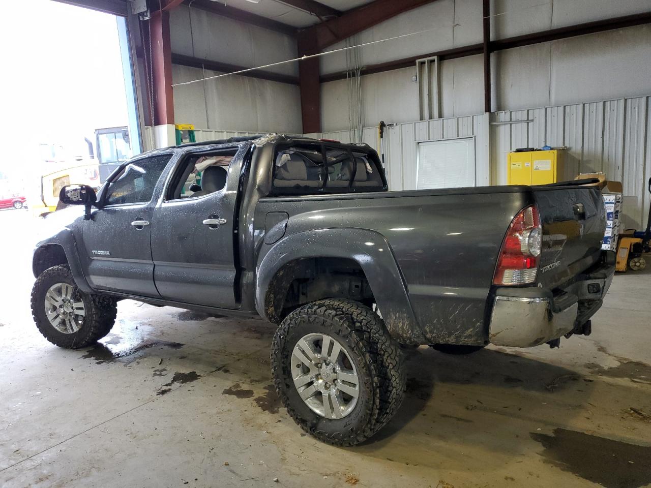 2015 Toyota Tacoma - Image 2