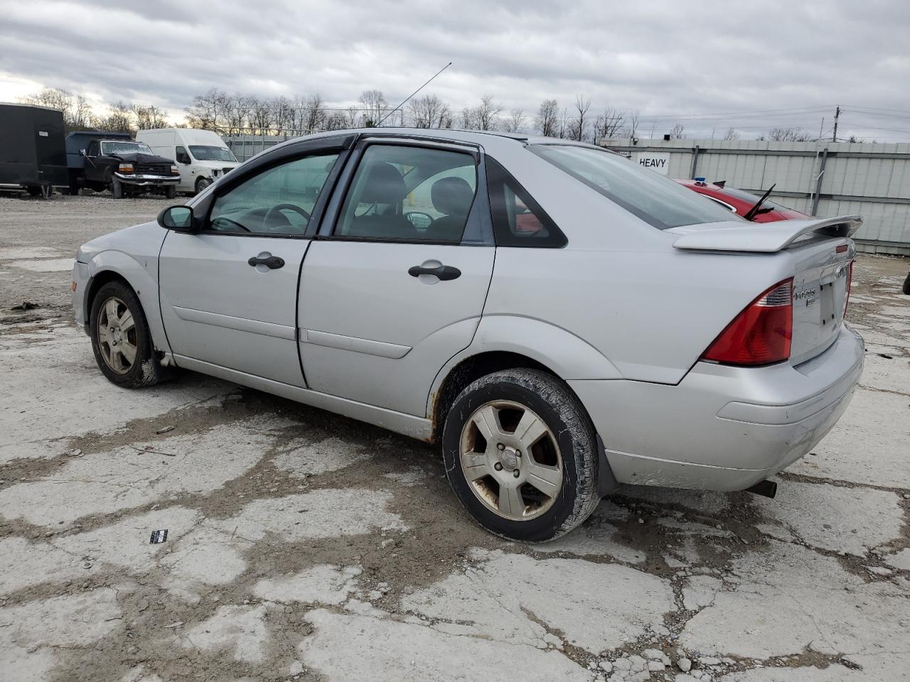 2007 Ford Focus - Image 2