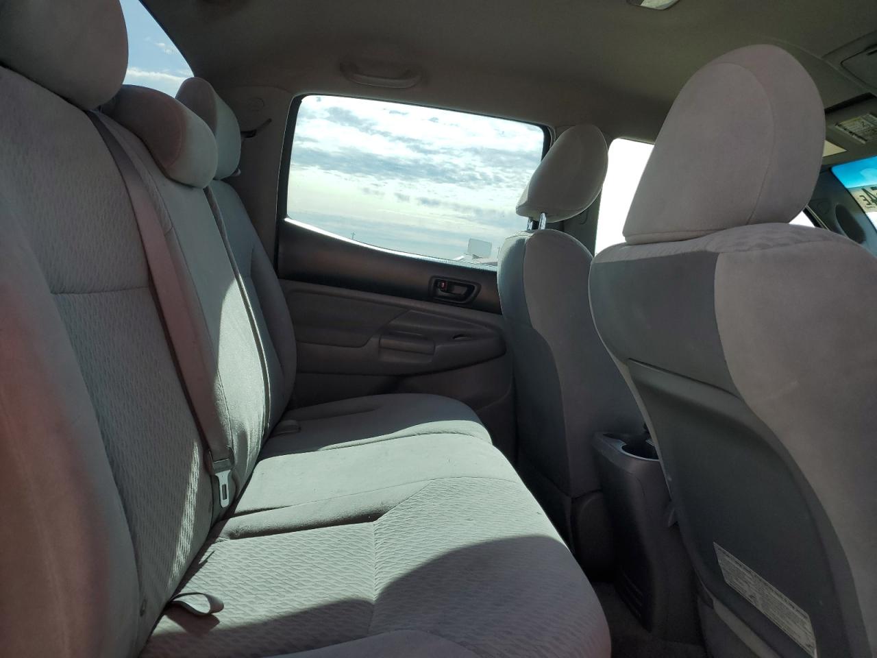 2011 Toyota Tacoma - Image 10