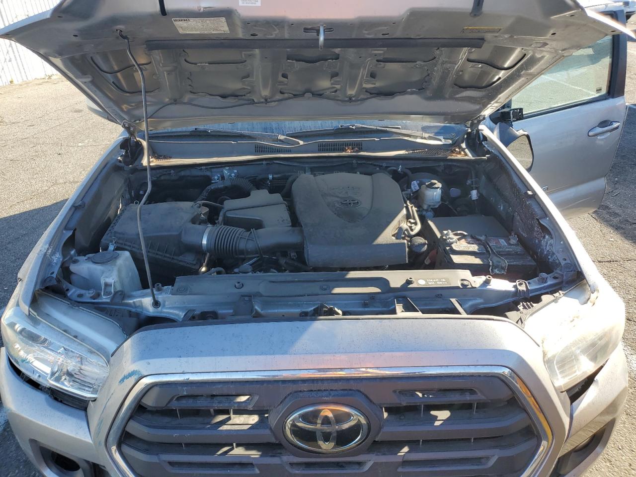 2019 Toyota Tacoma - Image 11