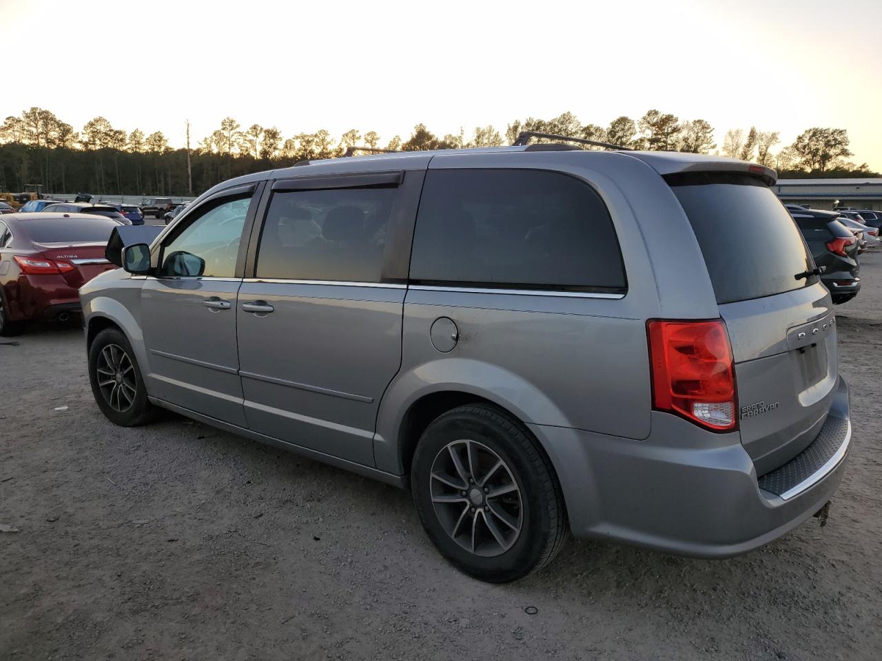 2016 Dodge Caravan - Image 2