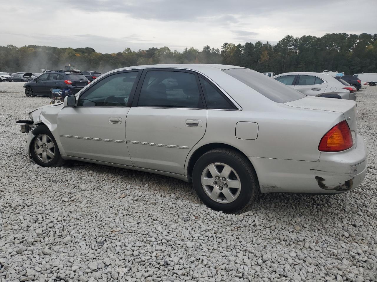 2001 Toyota Avalon - Image 2