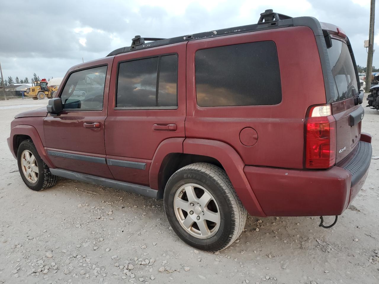 2007 Jeep Commander - Image 2