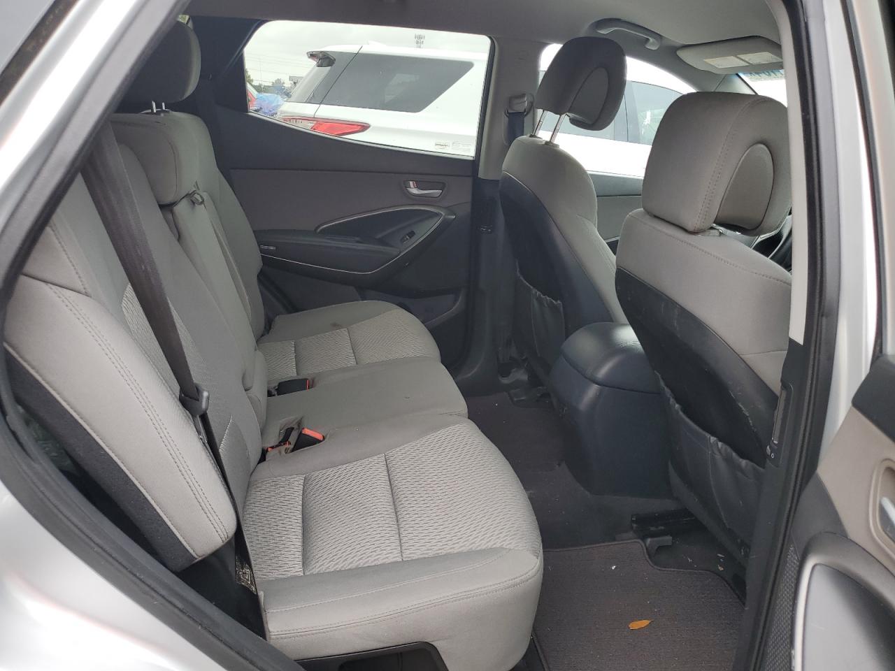 2017 Hyundai Santa Fe - Image 10