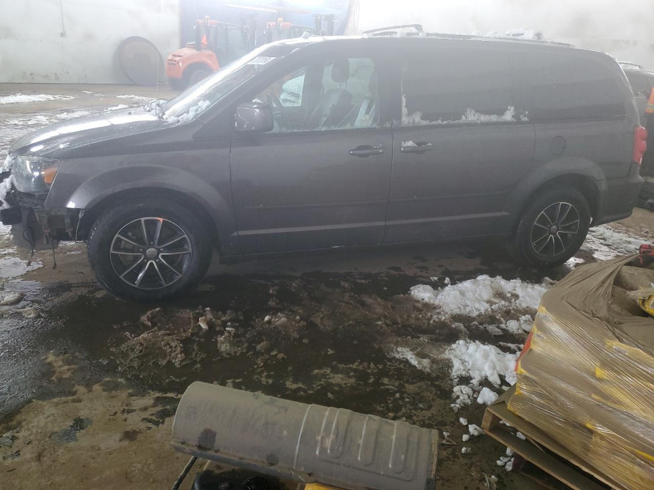2017 Dodge Caravan - Image 2