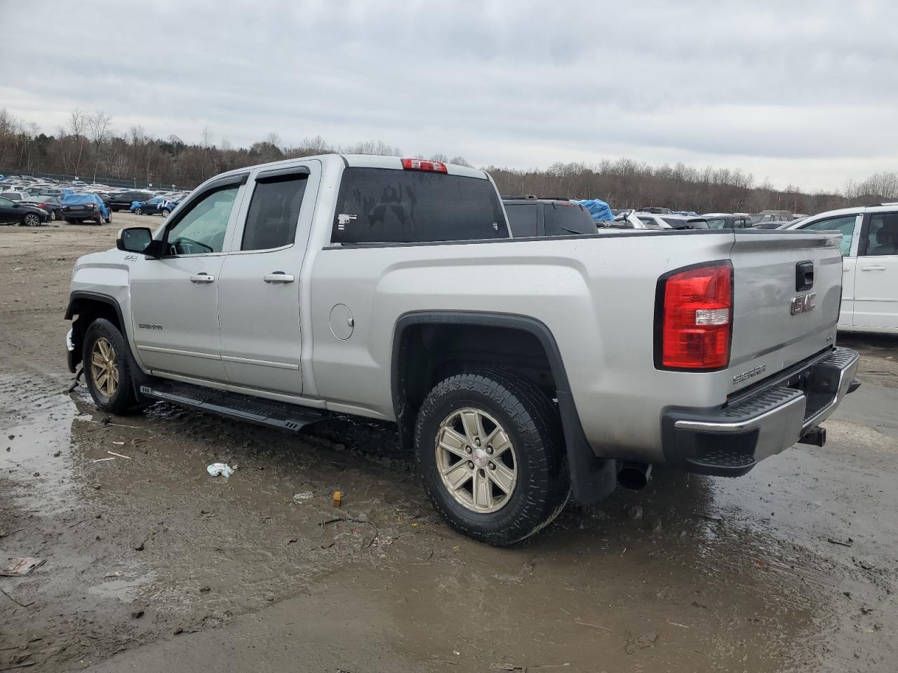 2015 GMC Sierra - Image 2