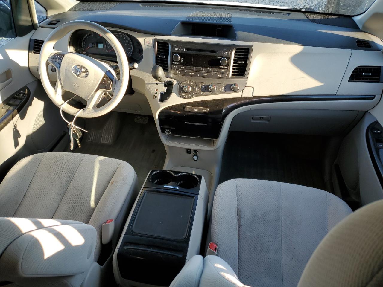 2012 Toyota Sienna - Image 8