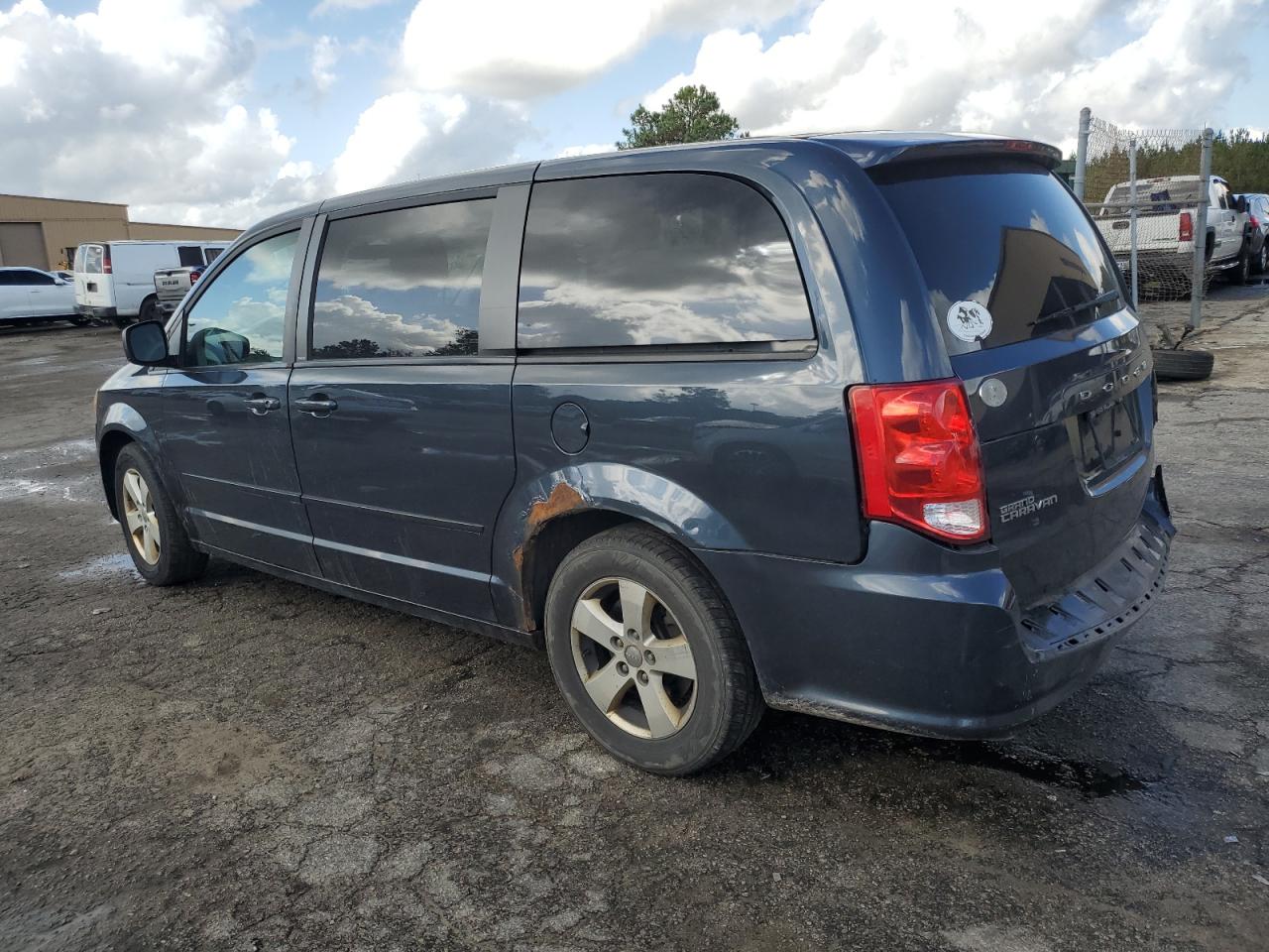 2013 Dodge Caravan - Image 2