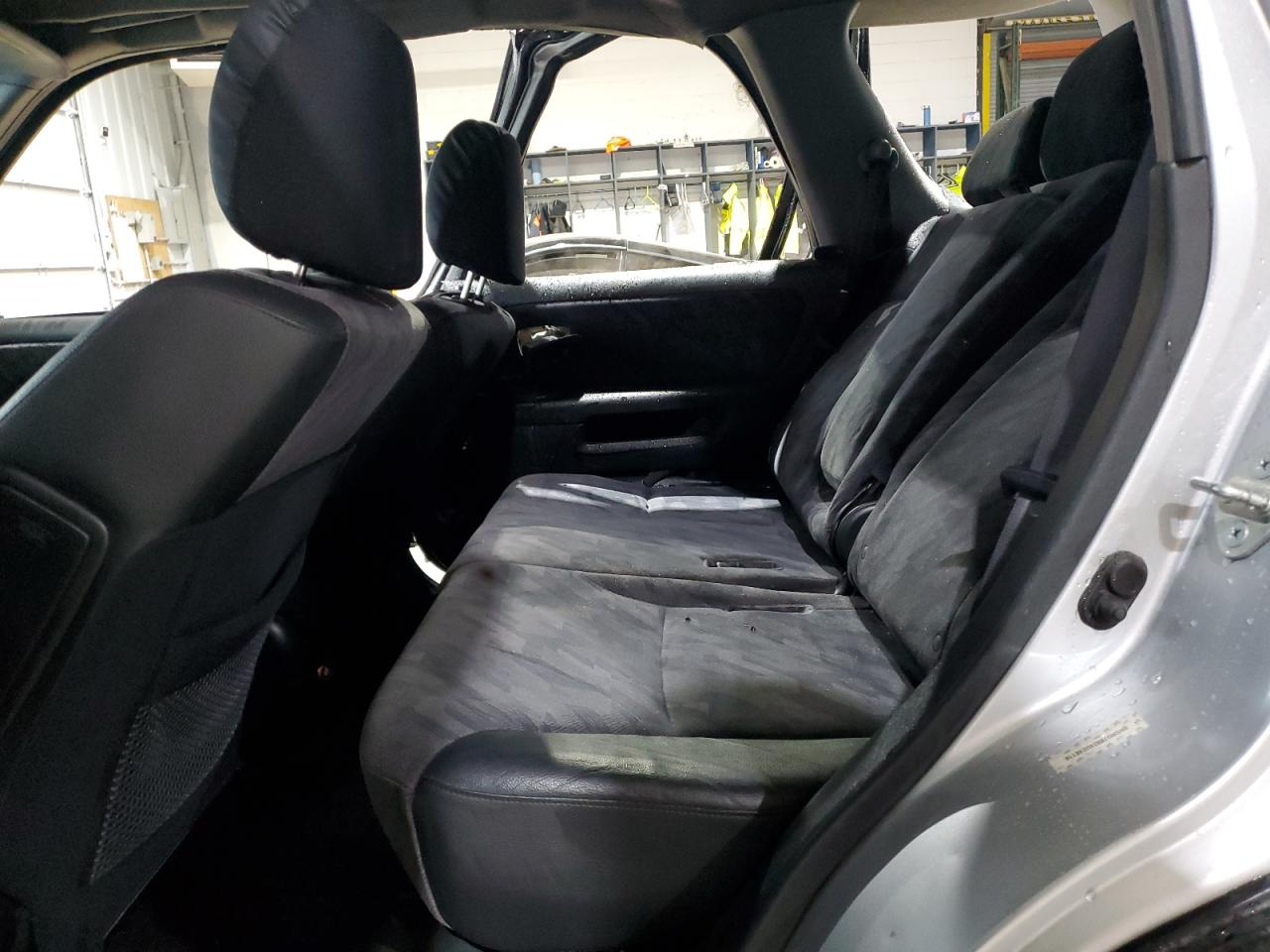2004 Honda CR-V - Image 11