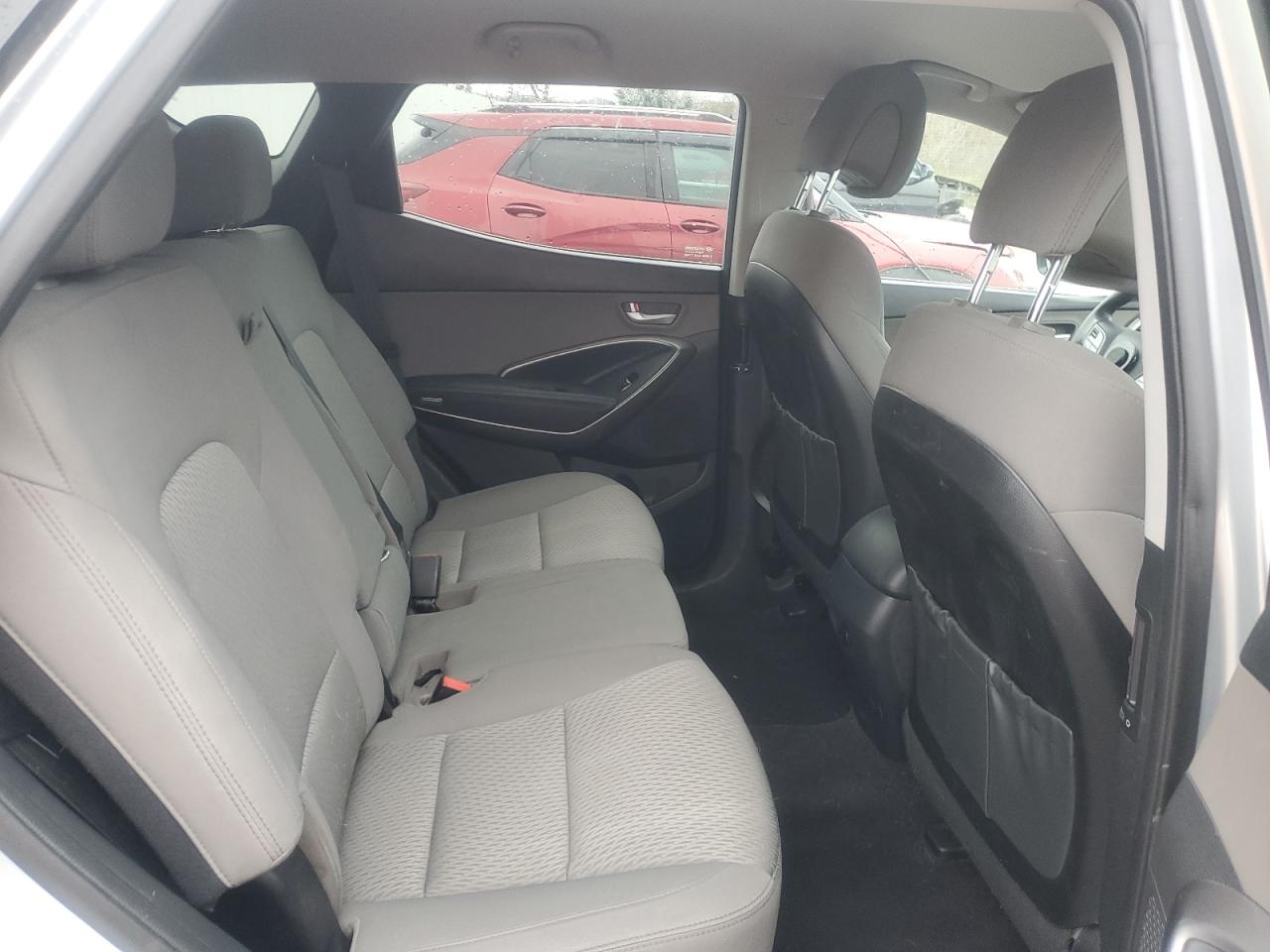 2018 Hyundai Santa Fe - Image 11