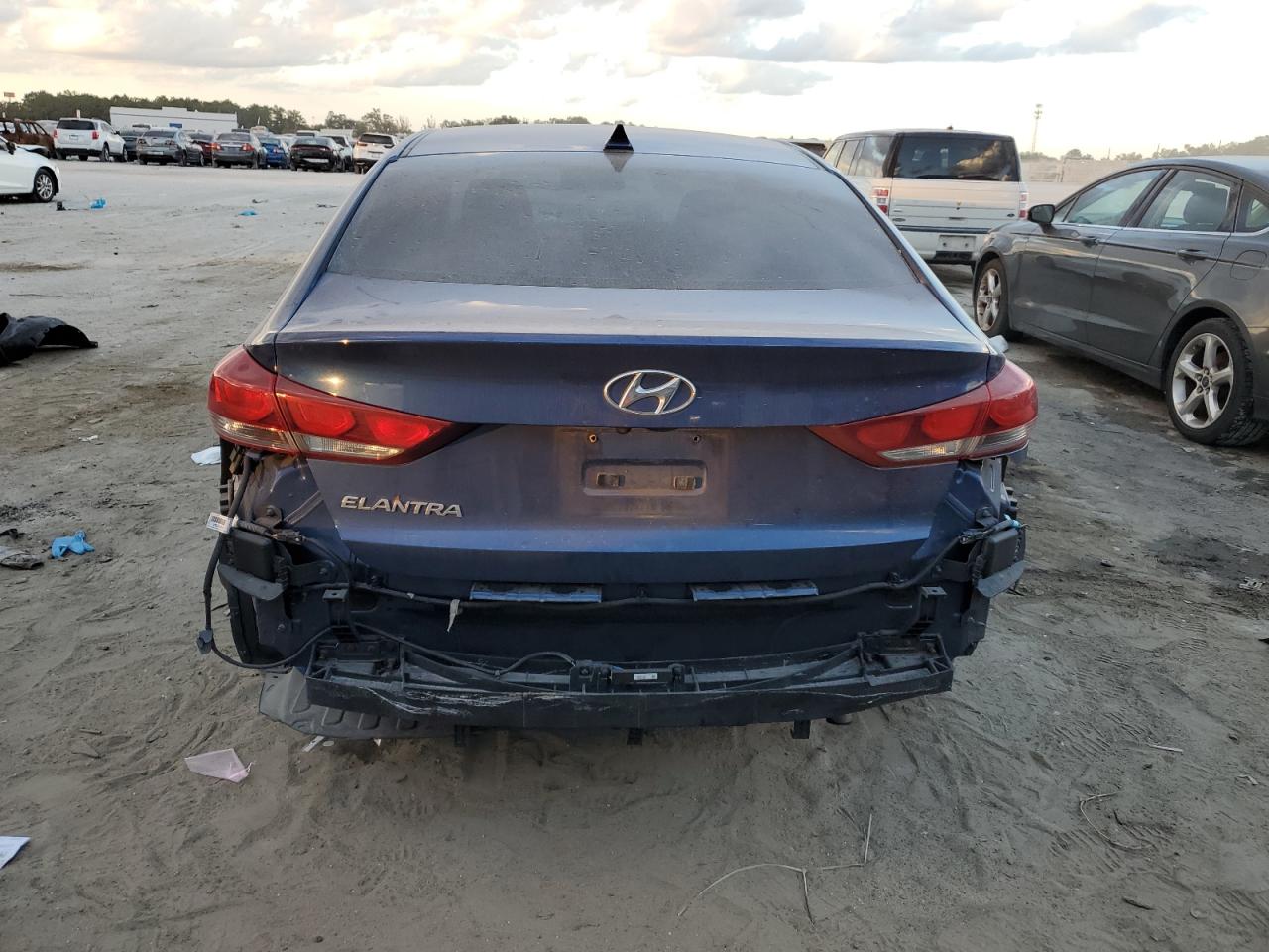 2018 Hyundai Elantra - Image 6