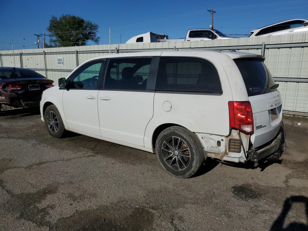 VIN 2C4RDGCGXJR135622 2018 DODGE CARAVAN no.2