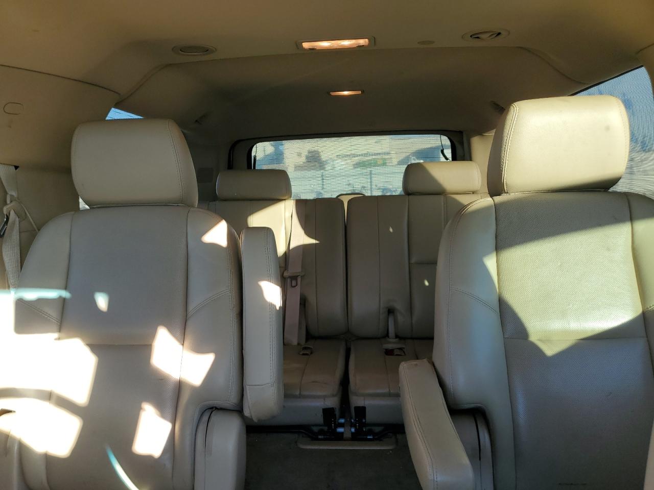 2011 Chevrolet Suburban - Image 10