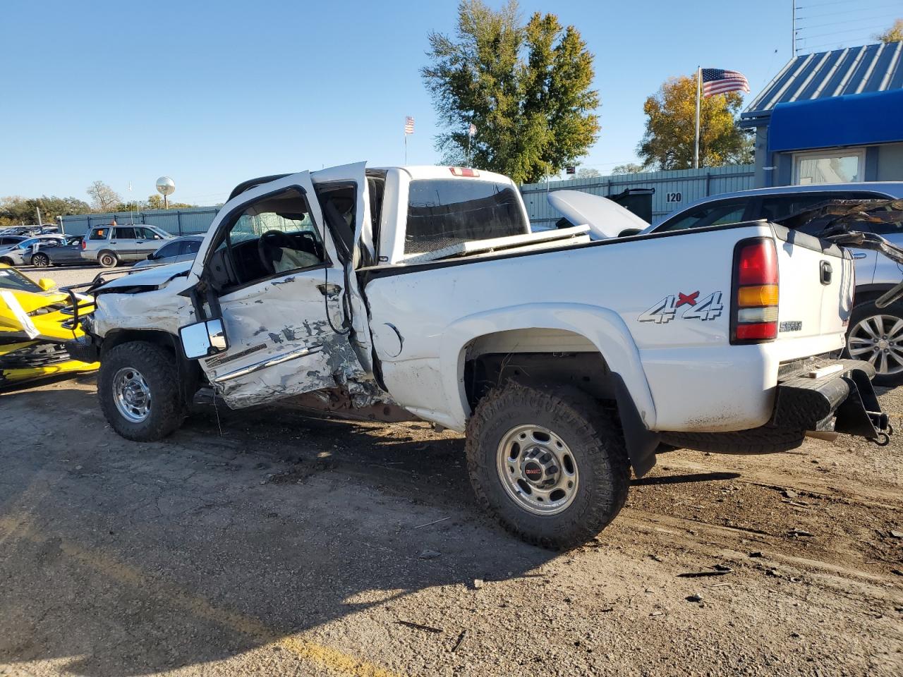2004 GMC Sierra - Image 2