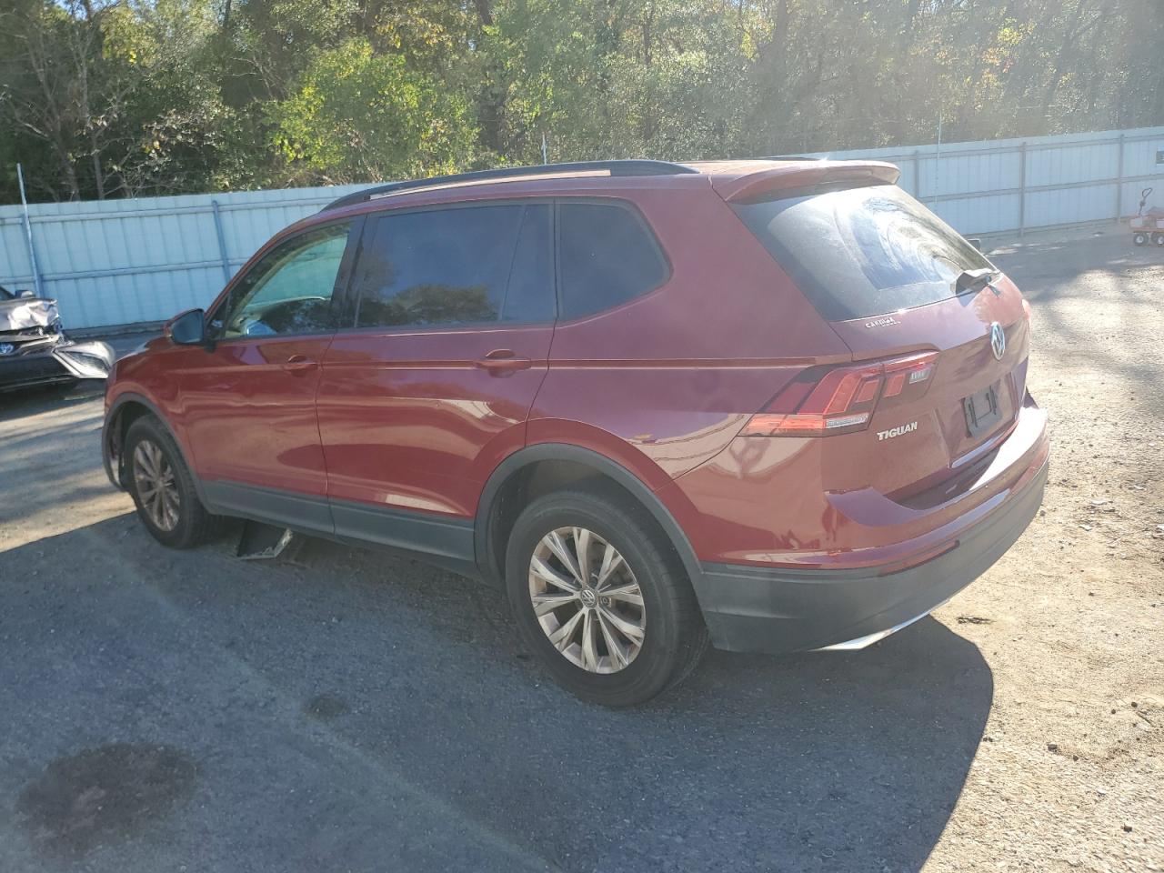 2018 Volkswagen Tiguan - Image 2