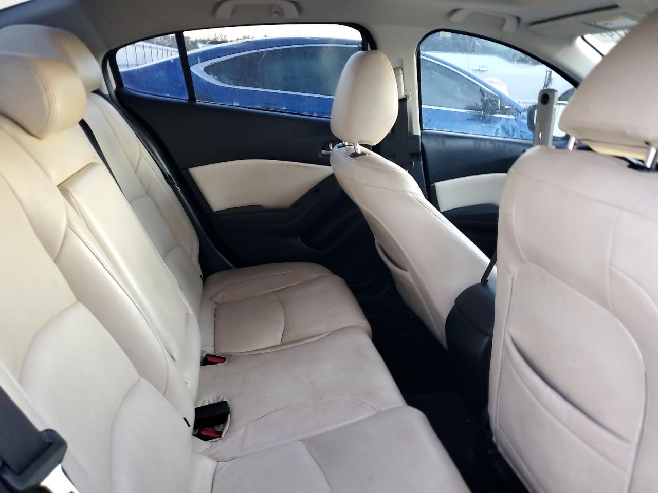 2015 Mazda 3 - Image 11