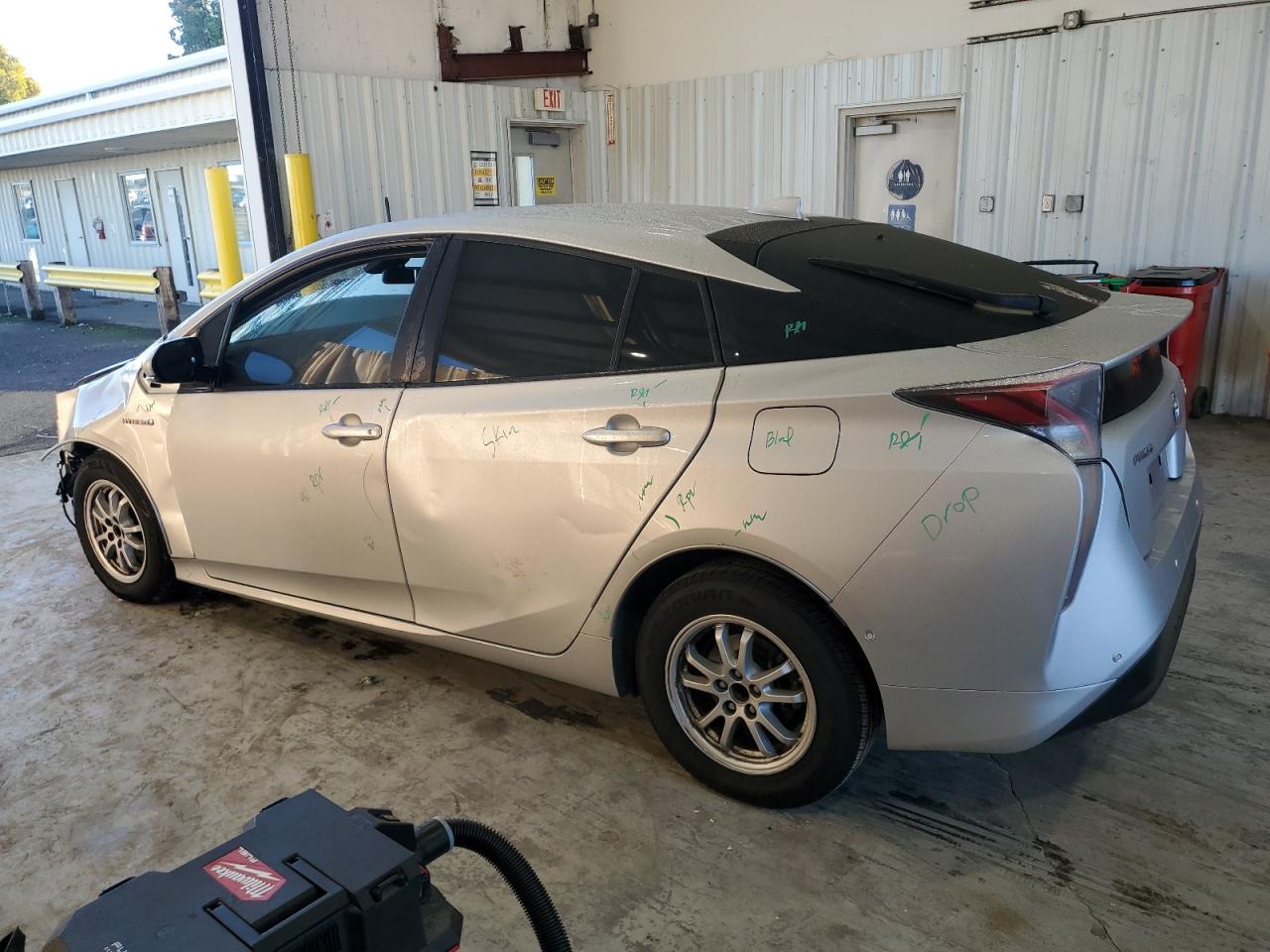 VIN JTDKBRFUXJ3601076 2018 TOYOTA PRIUS no.2