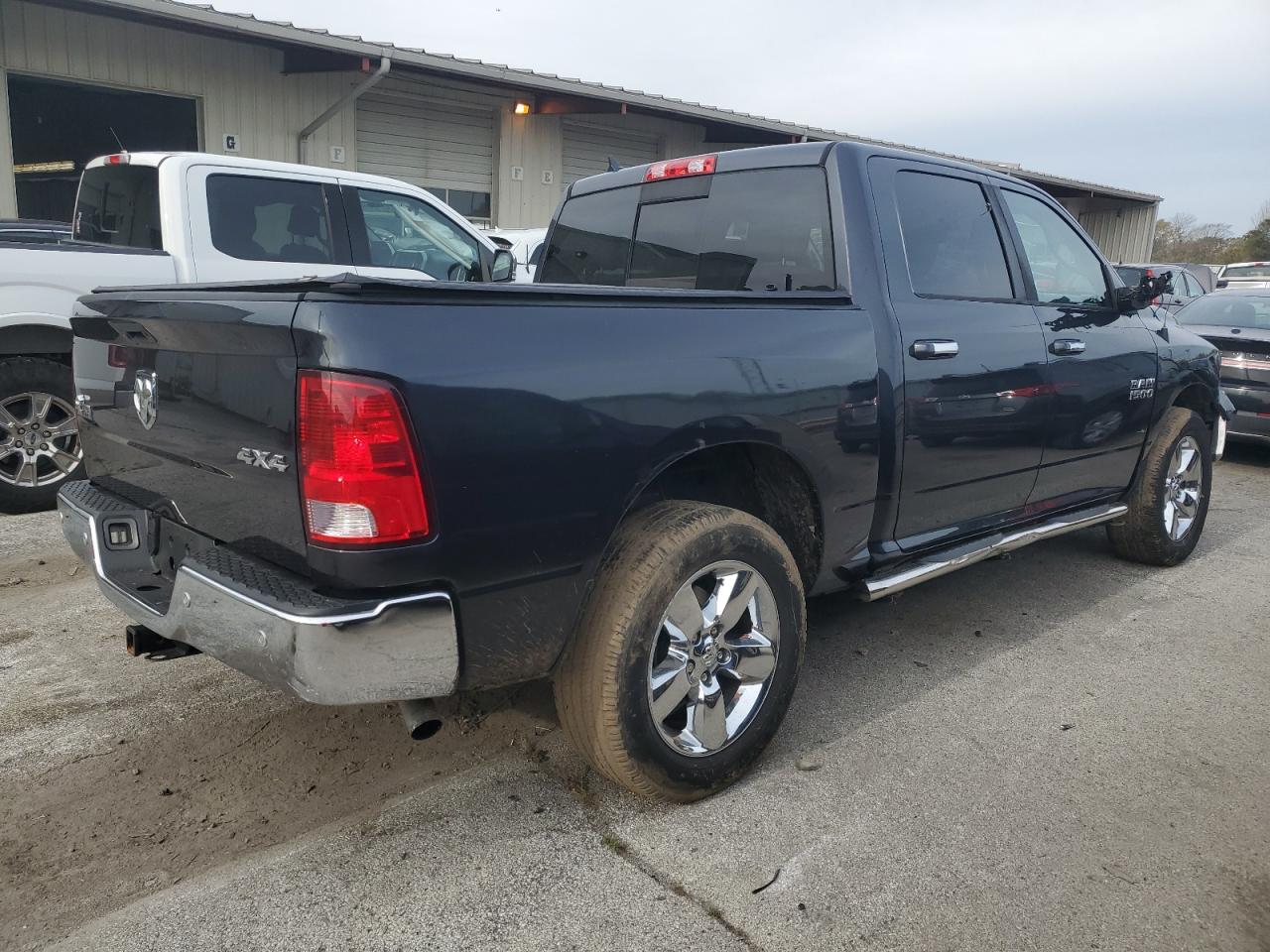 2016 RAM 1500 - Image 3