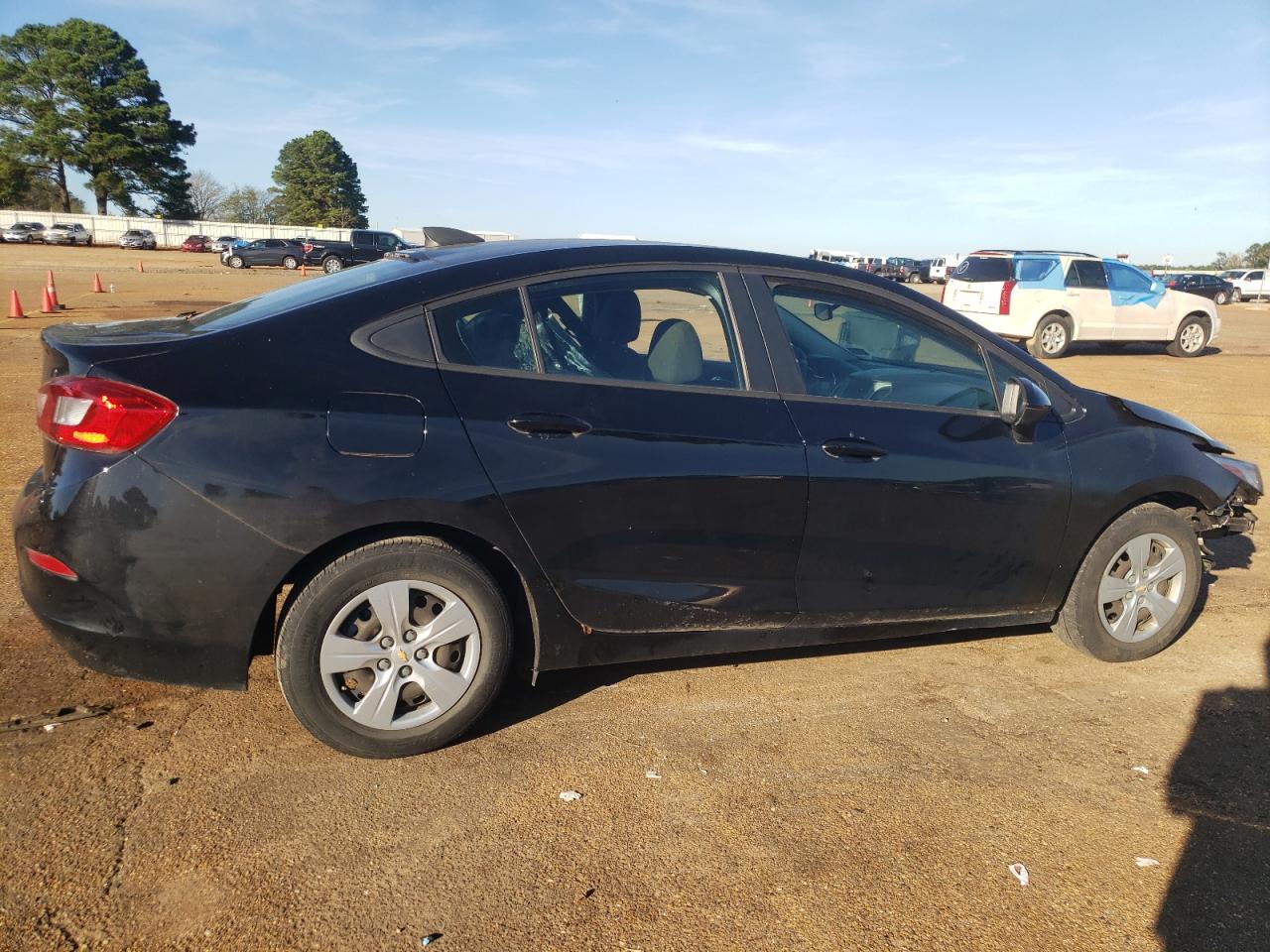 2018 Chevrolet Cruze - Image 3