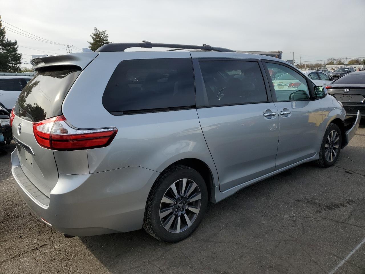2019 Toyota Sienna - Image 3
