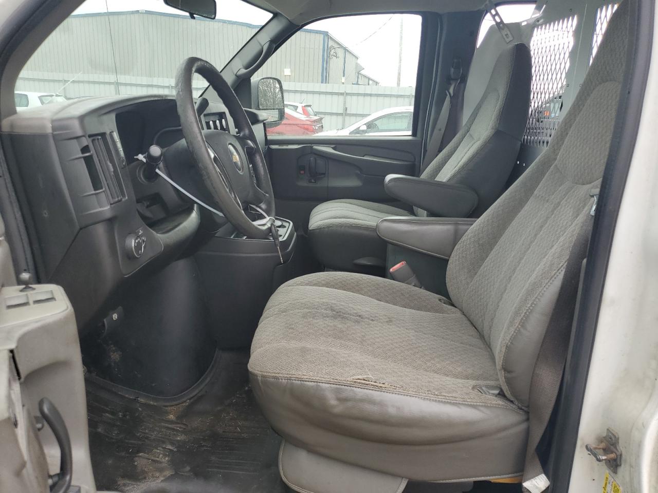 2009 Chevrolet Express - Image 7