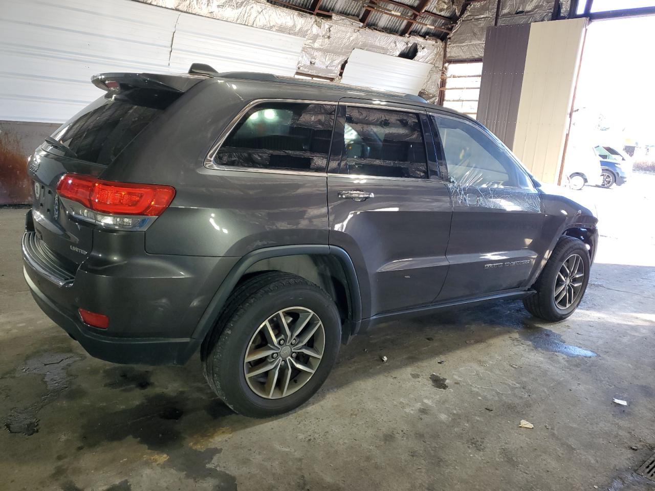 2018 Jeep Grand Cherokee - Image 3