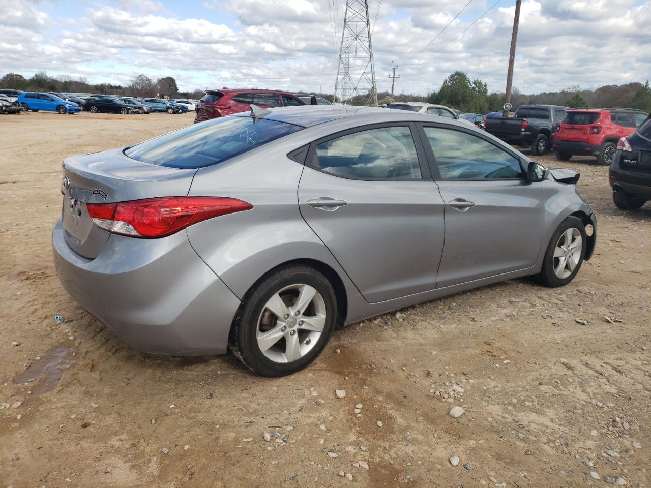 2013 Hyundai Elantra - Image 3