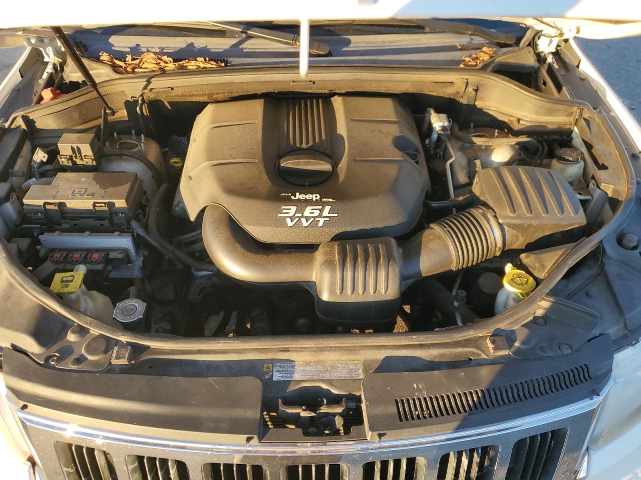 2012 Jeep Grand Cherokee - Image 13