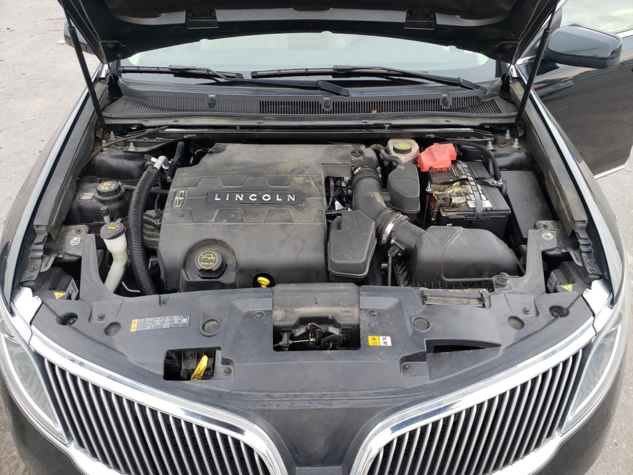 2014 Lincoln MKS - Image 12