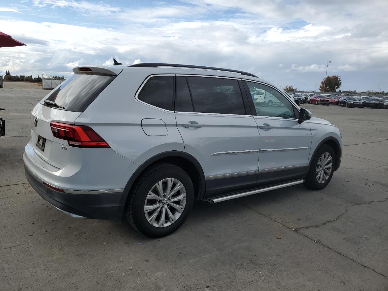 2018 Volkswagen Tiguan - Image 3