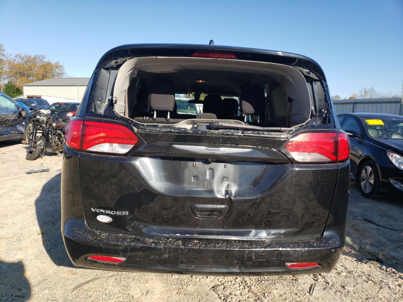 2020 Chrysler Voyager - Image 6