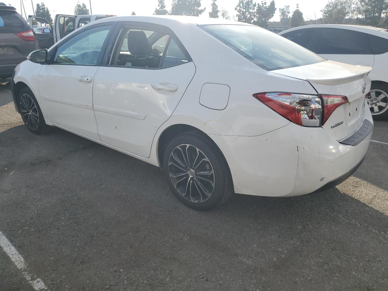 VIN 5YFBURHE2GP400384 2016 TOYOTA COROLLA no.2