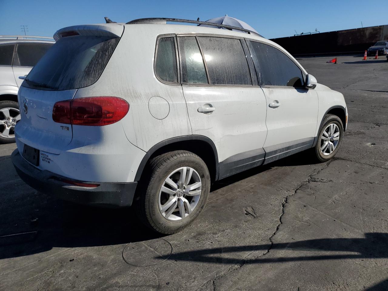 VIN WVGAV7AX5HK039706 2017 VOLKSWAGEN TIGUAN no.3