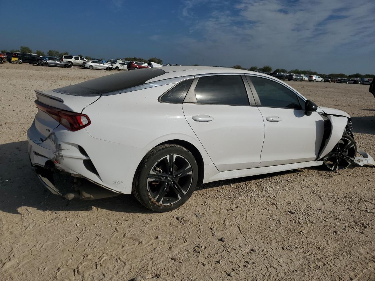 2022 Kia K5 - Image 3