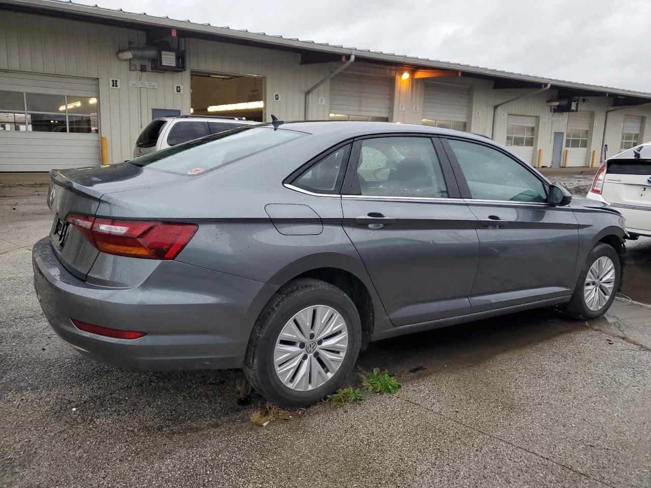 2019 Volkswagen Jetta - Image 3