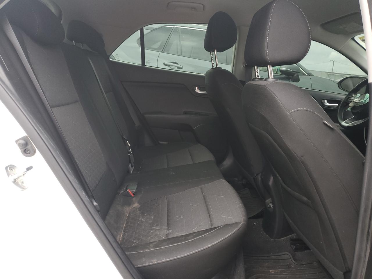 2021 Kia Rio - Image 10
