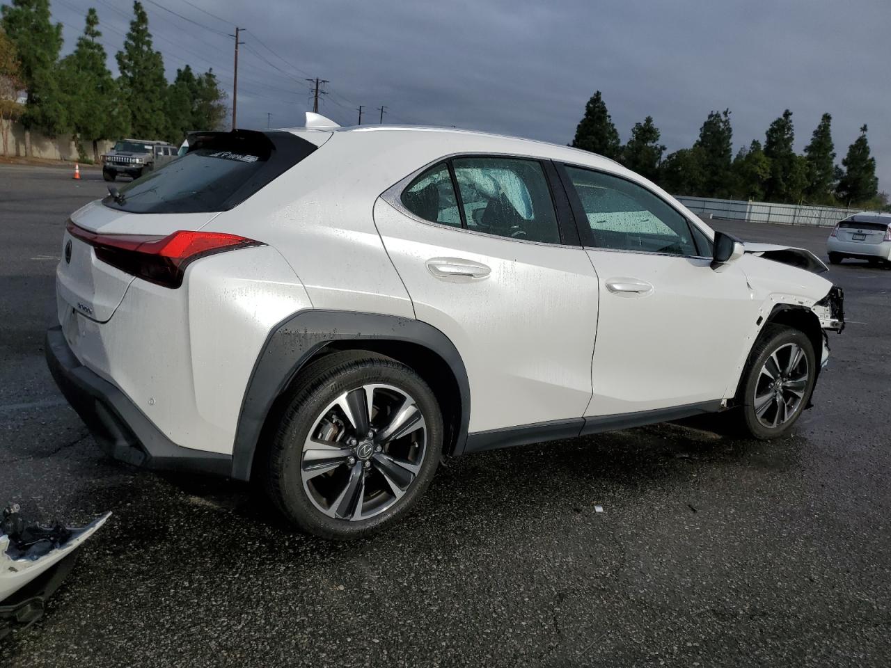 VIN JTHX3JBH7M2039515 2021 LEXUS UX 200 no.3