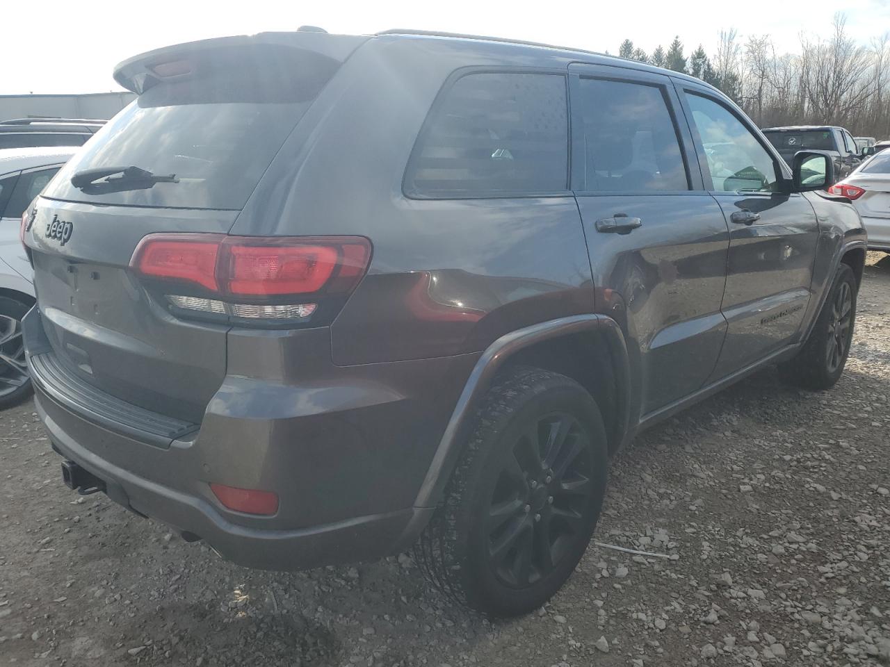 2017 Jeep Grand Cherokee - Image 3