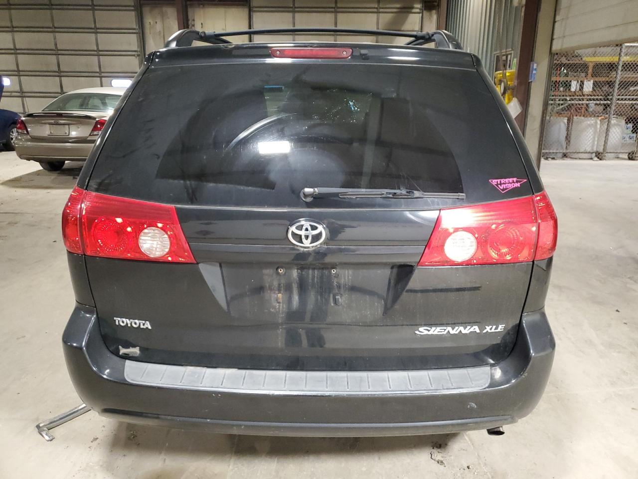2009 Toyota Sienna - Image 6
