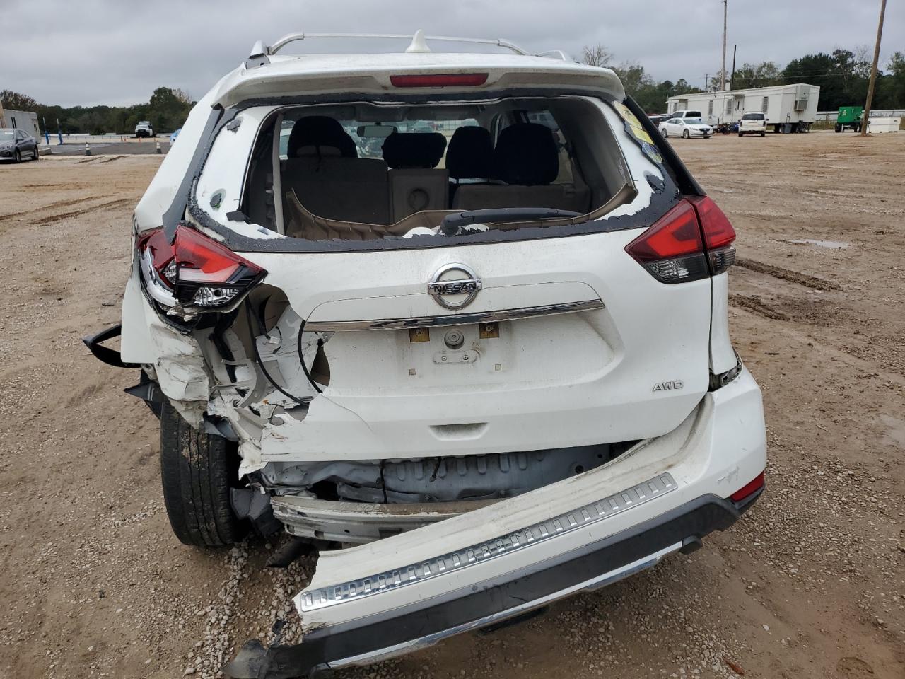 2017 Nissan Rogue - Image 6