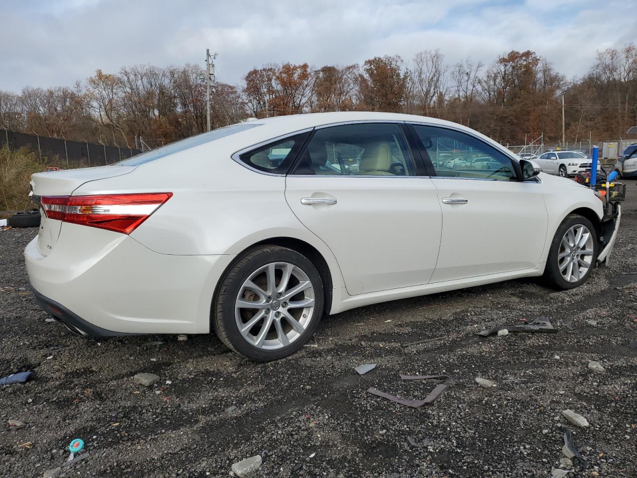 2013 Toyota Avalon - Image 3