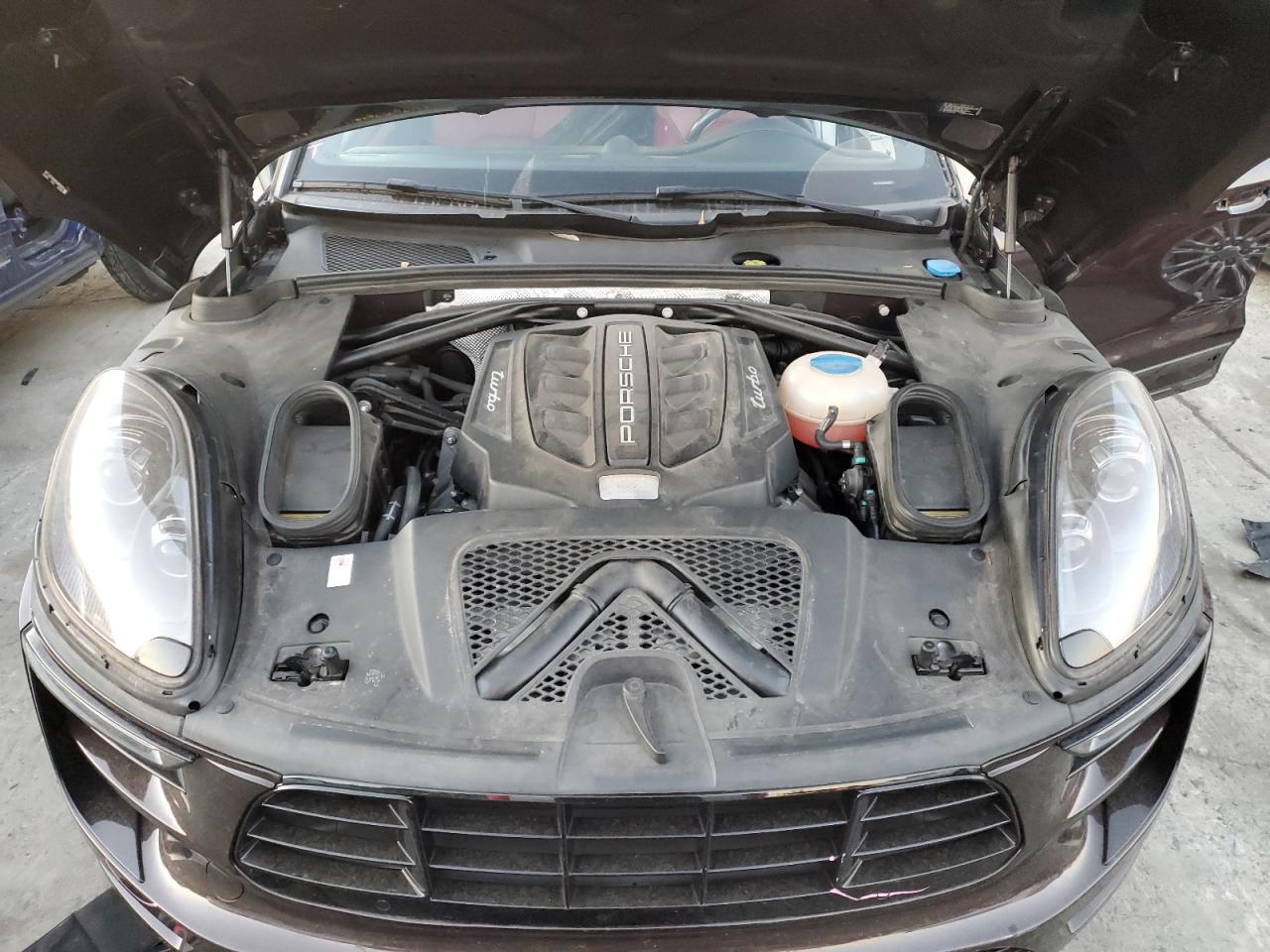 2016 Porsche Macan - Image 12