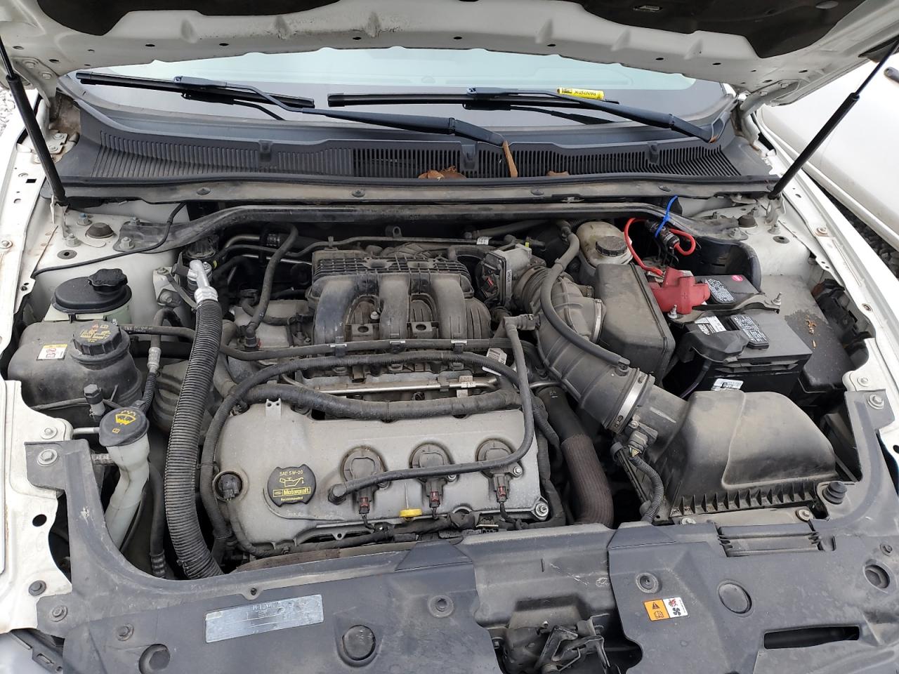 2010 Ford Taurus - Image 11