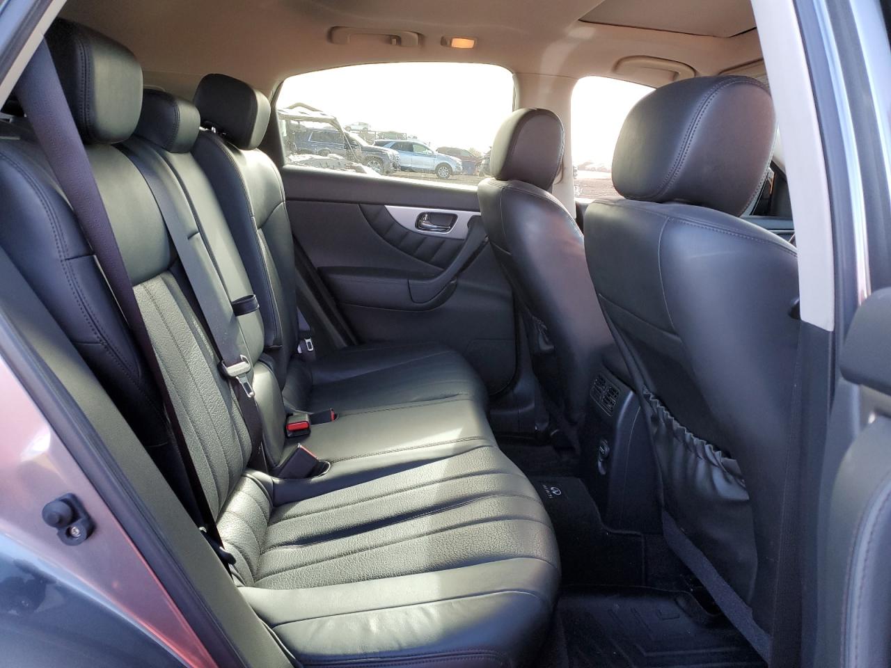 2014 Infiniti QX70 - Image 11