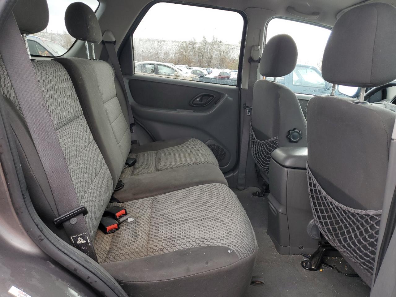 2003 Ford Escape - Image 11