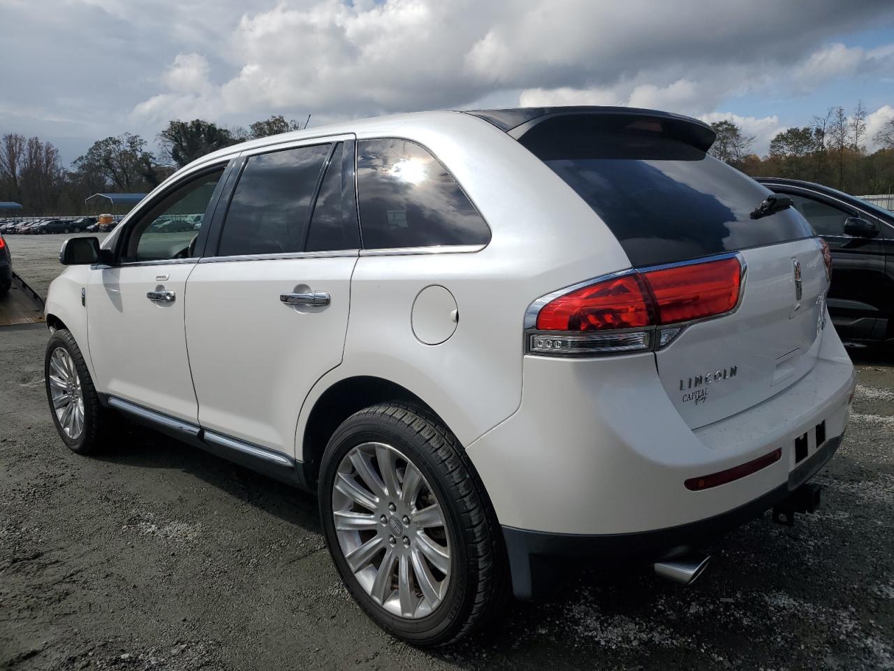2013 Lincoln MKX - Image 2