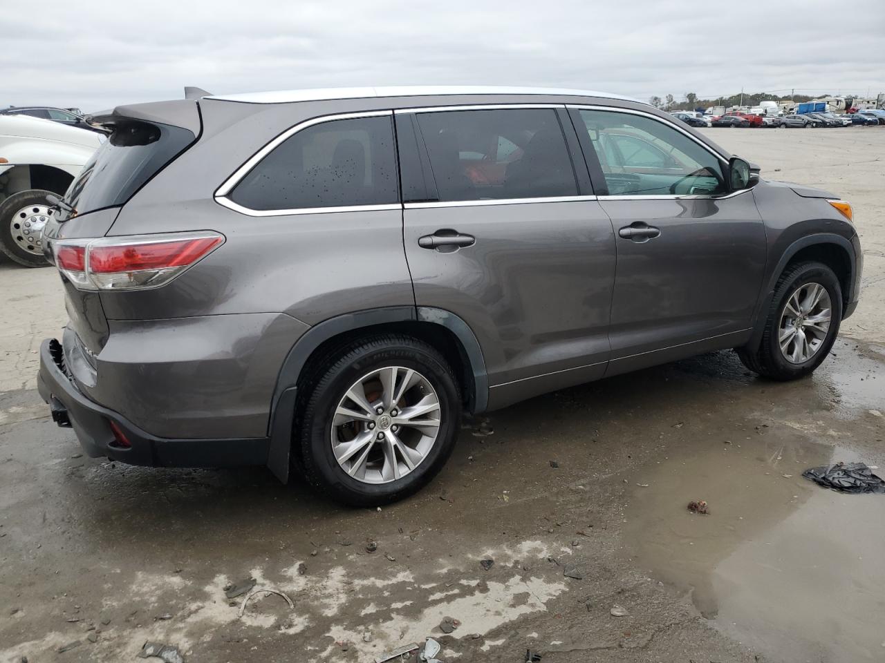 2014 Toyota Highlander - Image 3