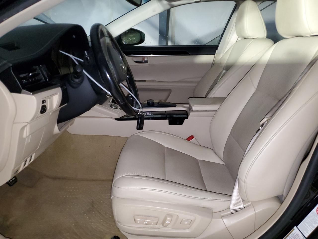 2015 Lexus ES - Image 7