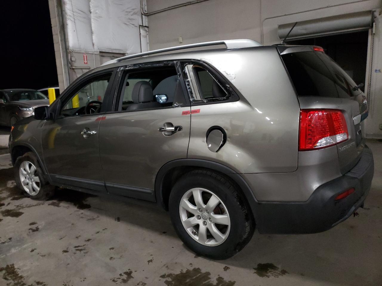 VIN 5XYKT4A29DG337709 2013 KIA SORENTO no.2