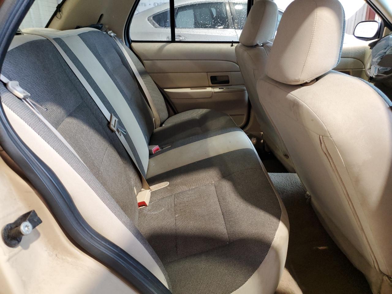 2008 Ford Crown Victoria - Image 11
